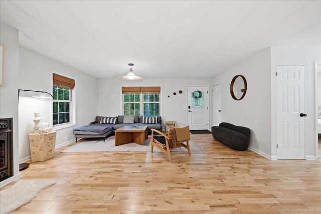 323 PALMER RD, Basye, VA 22810