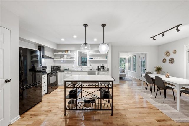 323 PALMER RD, Basye, VA 22810