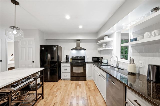 323 PALMER RD, Basye, VA 22810