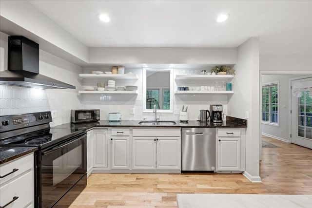 323 PALMER RD, Basye, VA 22810