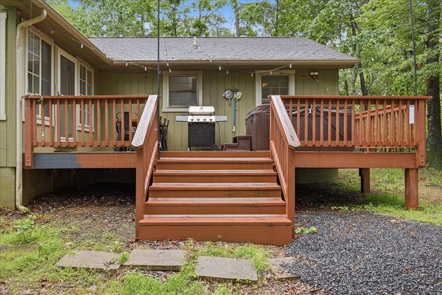 323 PALMER RD, Basye, VA 22810
