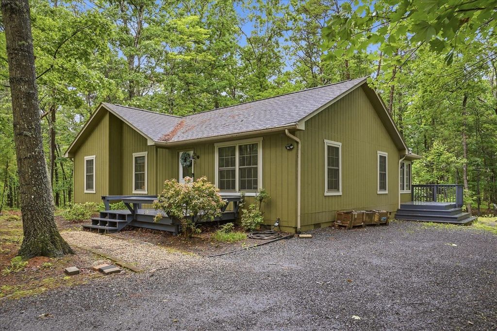 323 PALMER RD, Basye, VA 22810