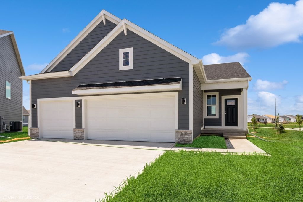 490 NW Independence Circle, Waukee, IA 50263