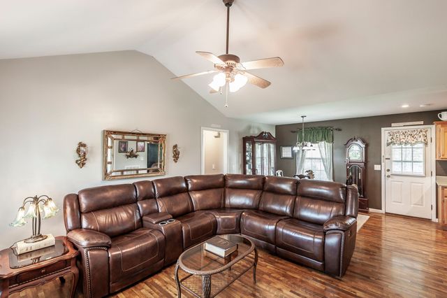 2342 Old Greenbrier Pike, Greenbrier, TN 37073