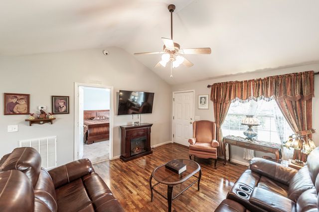 2342 Old Greenbrier Pike, Greenbrier, TN 37073