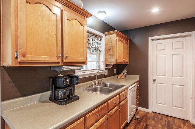 2342 Old Greenbrier Pike, Greenbrier, TN 37073