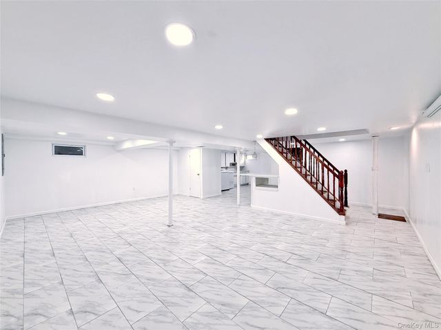 14 Willets Drive, Syosset, NY 11791