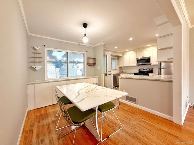 14 Willets Drive, Syosset, NY 11791