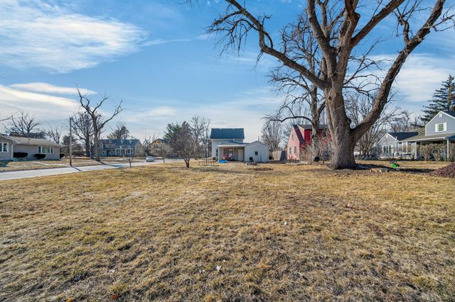 1504 Burnett Avenue, Ames, IA 50010