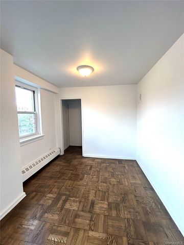 89-00 170 Street 5E, Jamaica Hills, NY 11432