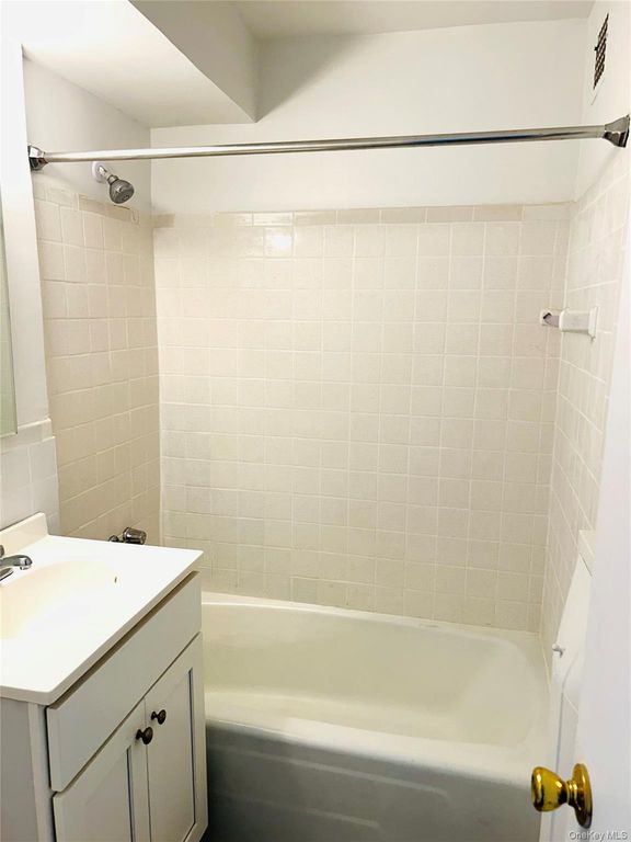 89-00 170 Street 5E, Jamaica Hills, NY 11432 — photo 5