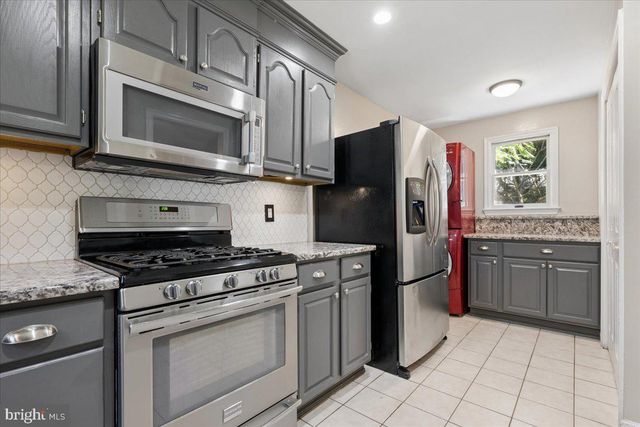 88 COLUMBIA AVE, Hopewell, NJ 08525