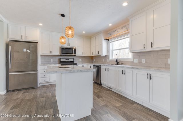 680 N Gallery Drive, Eaton Rapids, MI 48827