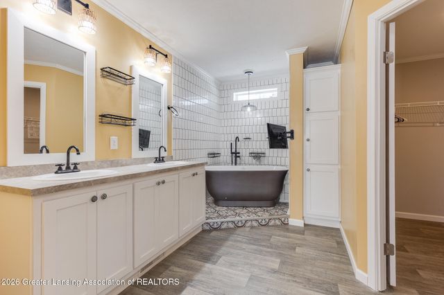 680 N Gallery Drive, Eaton Rapids, MI 48827