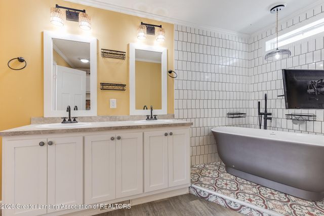 680 N Gallery Drive, Eaton Rapids, MI 48827