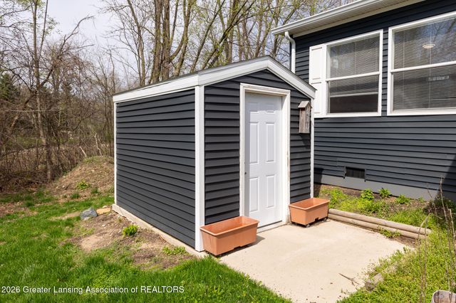 680 N Gallery Drive, Eaton Rapids, MI 48827