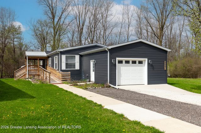 680 N Gallery Drive, Eaton Rapids, MI 48827