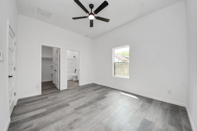 605 E Murrill Ave, Baytown, TX 77520
