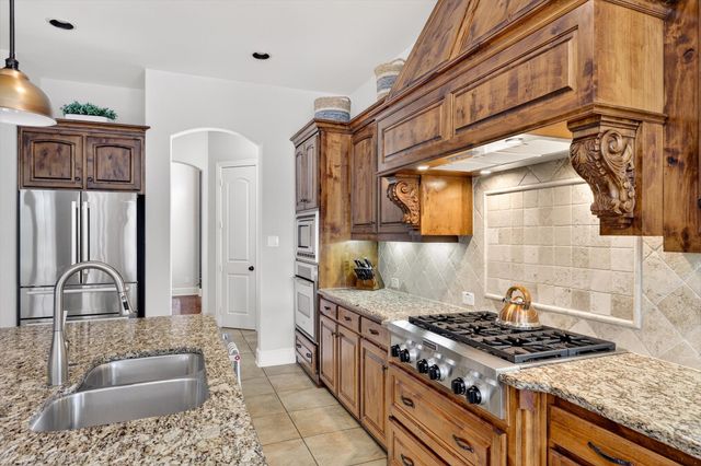 418 Sleepy Creek Drive, Frisco, TX 75036