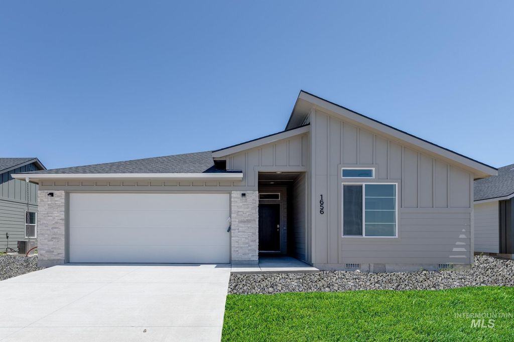 1656 SW Besra Dr, Mountain Home, ID 83647