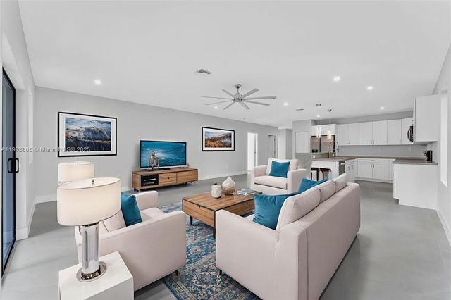 210 NW 8th Ave, Dania Beach, FL 33004