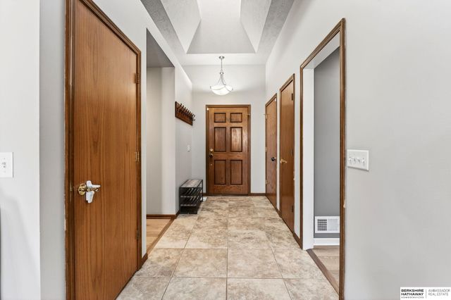 508 Oakwood Drive, Papillion, NE 68133