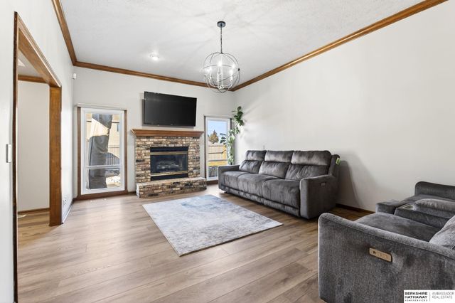 508 Oakwood Drive, Papillion, NE 68133