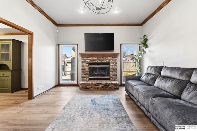 508 Oakwood Drive, Papillion, NE 68133