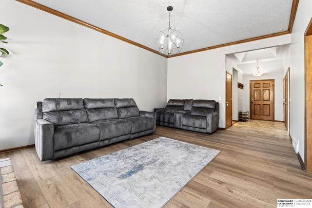 508 Oakwood Drive, Papillion, NE 68133