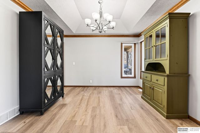 508 Oakwood Drive, Papillion, NE 68133