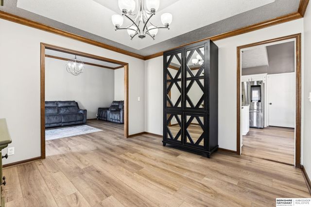 508 Oakwood Drive, Papillion, NE 68133