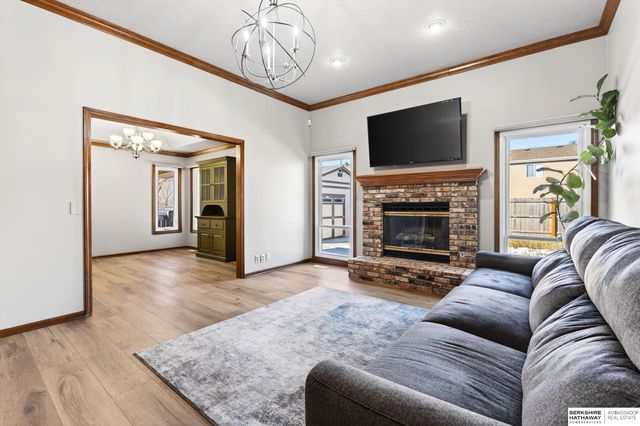 508 Oakwood Drive, Papillion, NE 68133