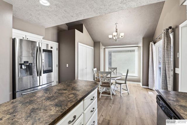 508 Oakwood Drive, Papillion, NE 68133