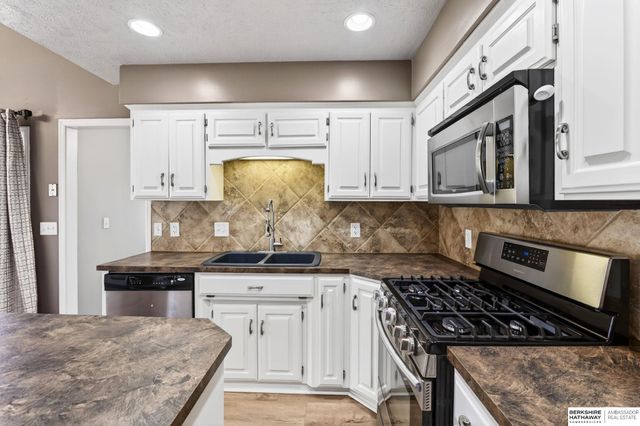 508 Oakwood Drive, Papillion, NE 68133