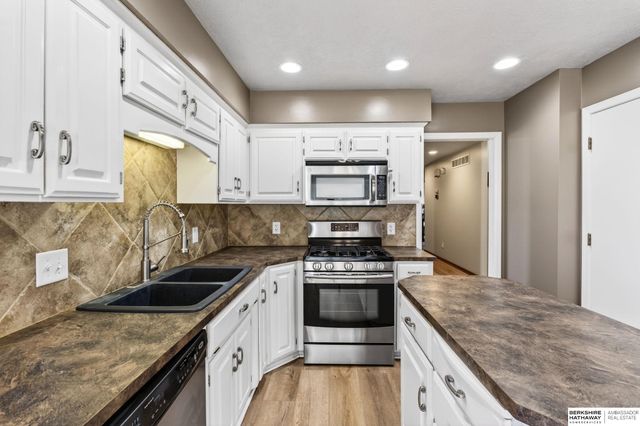 508 Oakwood Drive, Papillion, NE 68133