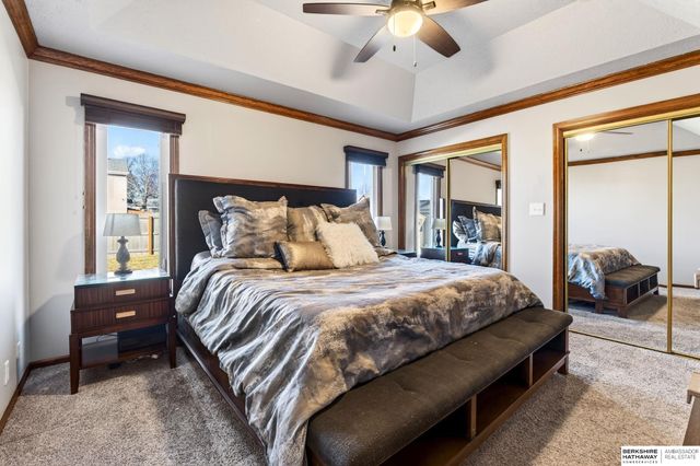 508 Oakwood Drive, Papillion, NE 68133