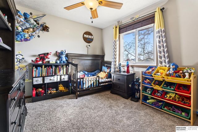 508 Oakwood Drive, Papillion, NE 68133