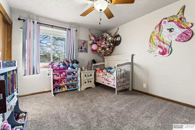 508 Oakwood Drive, Papillion, NE 68133