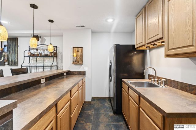 508 Oakwood Drive, Papillion, NE 68133