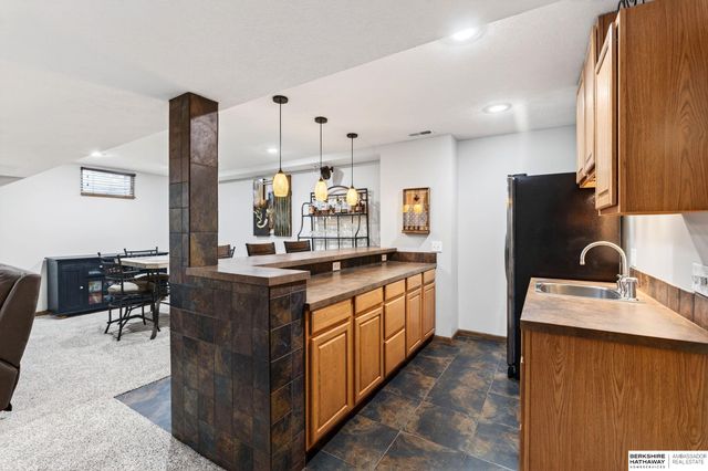 508 Oakwood Drive, Papillion, NE 68133