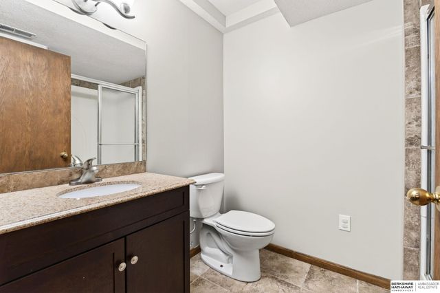 508 Oakwood Drive, Papillion, NE 68133