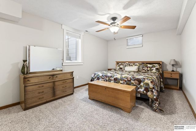 508 Oakwood Drive, Papillion, NE 68133