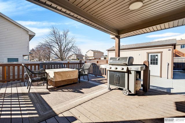 508 Oakwood Drive, Papillion, NE 68133