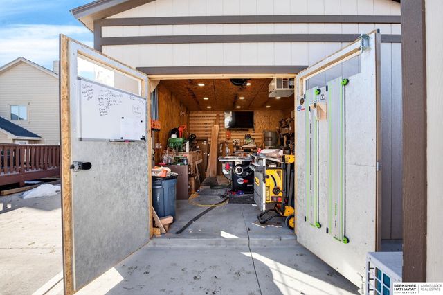 508 Oakwood Drive, Papillion, NE 68133