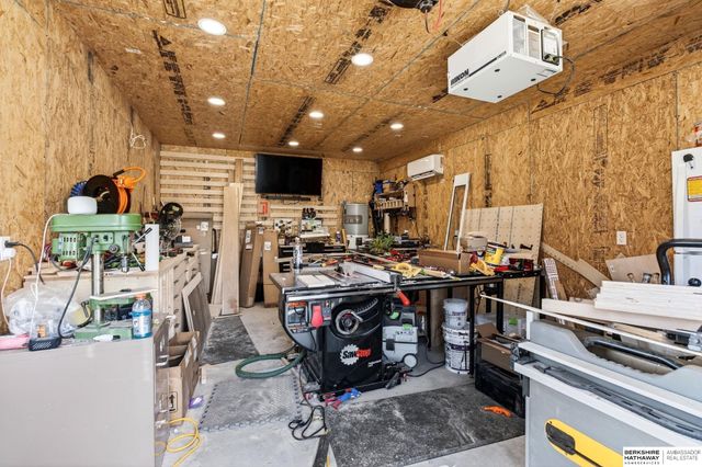 508 Oakwood Drive, Papillion, NE 68133