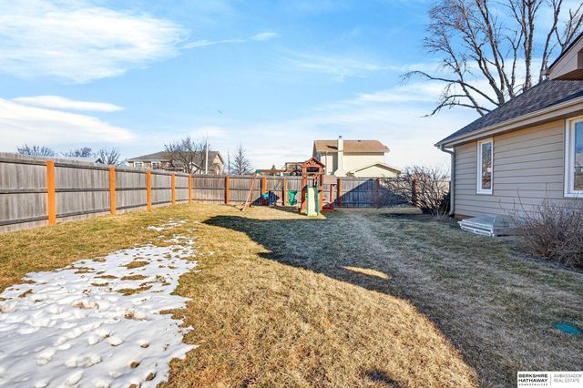 508 Oakwood Drive, Papillion, NE 68133