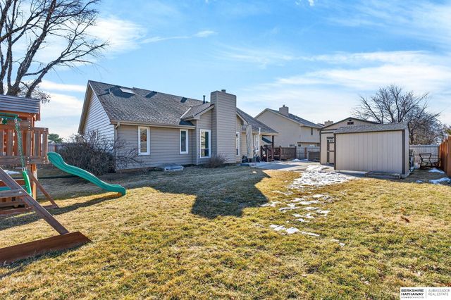 508 Oakwood Drive, Papillion, NE 68133