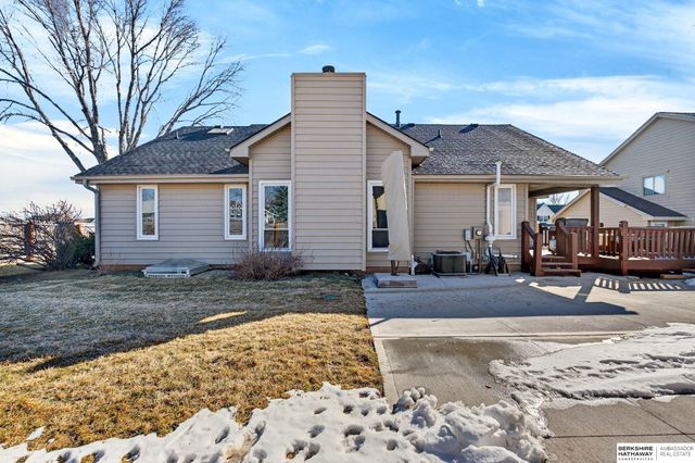 508 Oakwood Drive, Papillion, NE 68133
