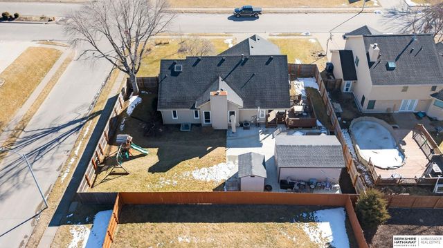 508 Oakwood Drive, Papillion, NE 68133