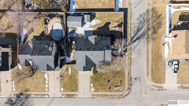 508 Oakwood Drive, Papillion, NE 68133